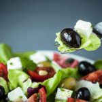 Ny grekisk studie: Medelhavsdiet halverar risk för hjärtsjukdom